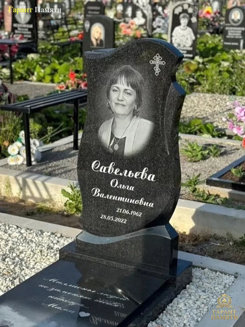 Памятник из гранита Ренесанс 10